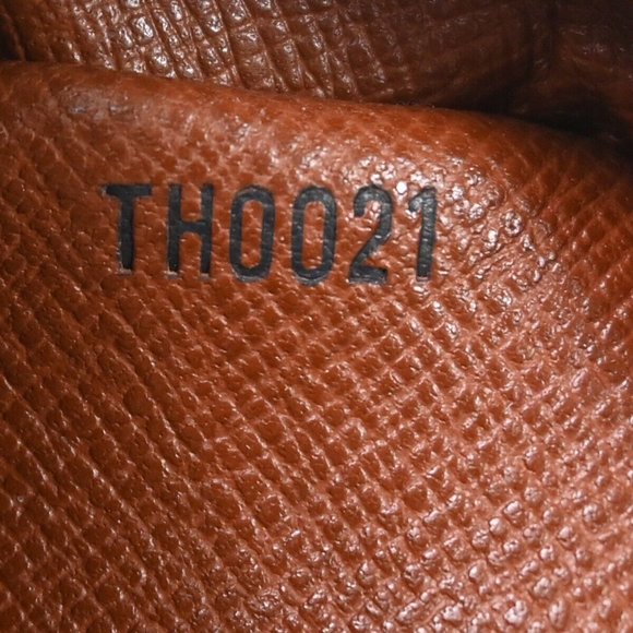 LOUIS VUITTON Amazon Crossbody Shoulder Bag Monogram Leather - Picture 2 of 16